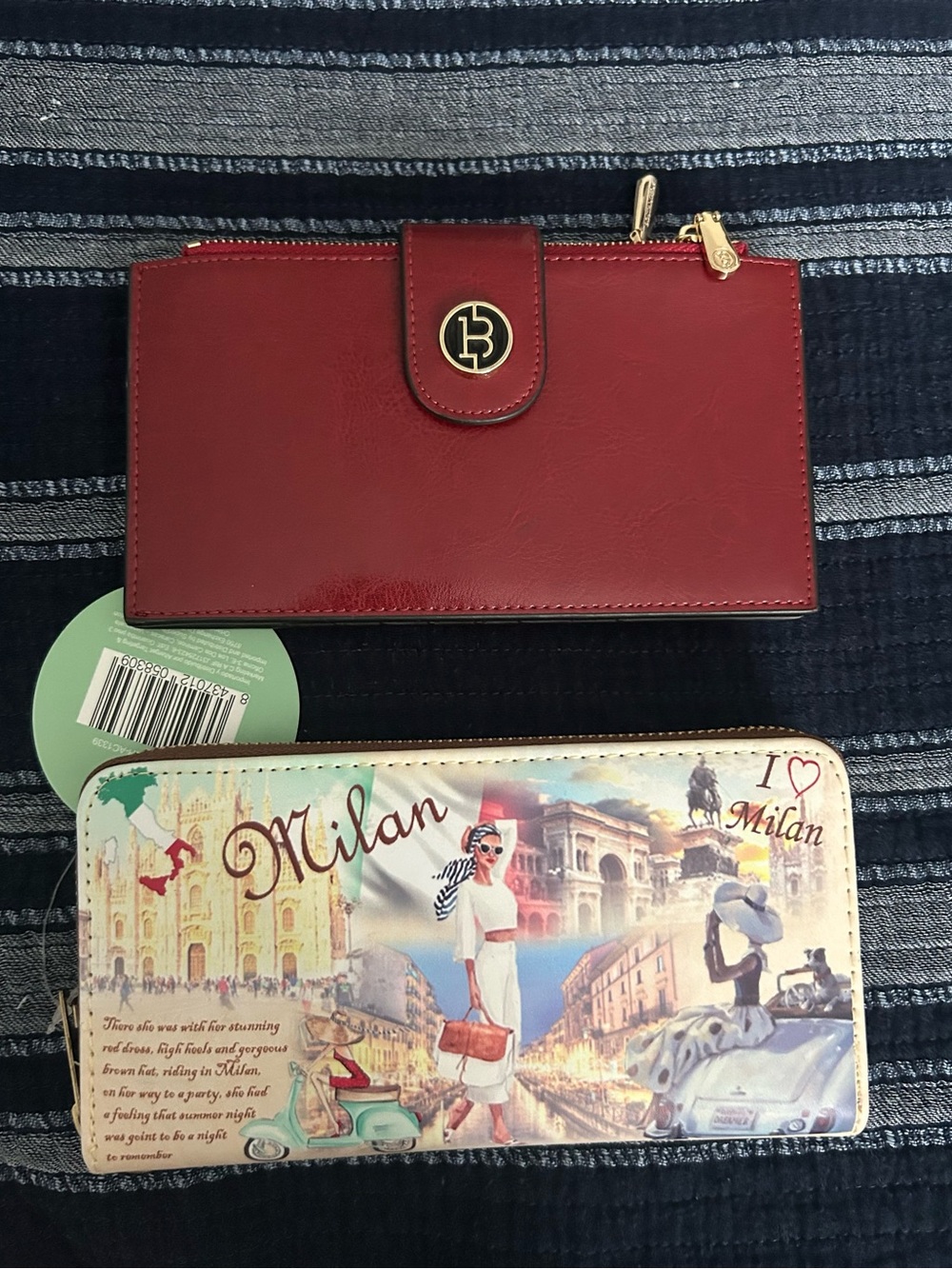 Burgundy Women's Wallet with Gold Accent - Elegant Organizer